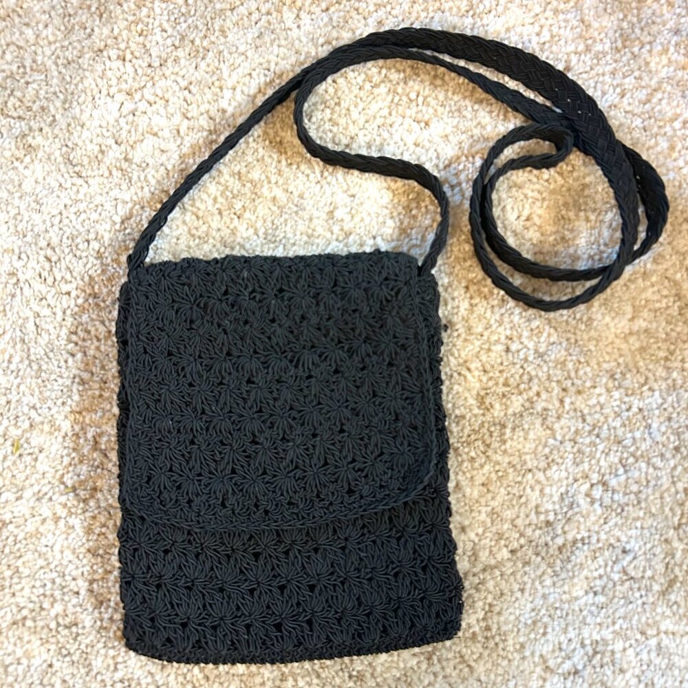 Black Crochet 90s-Style Crossbody Bag – Small Size, Great Condition